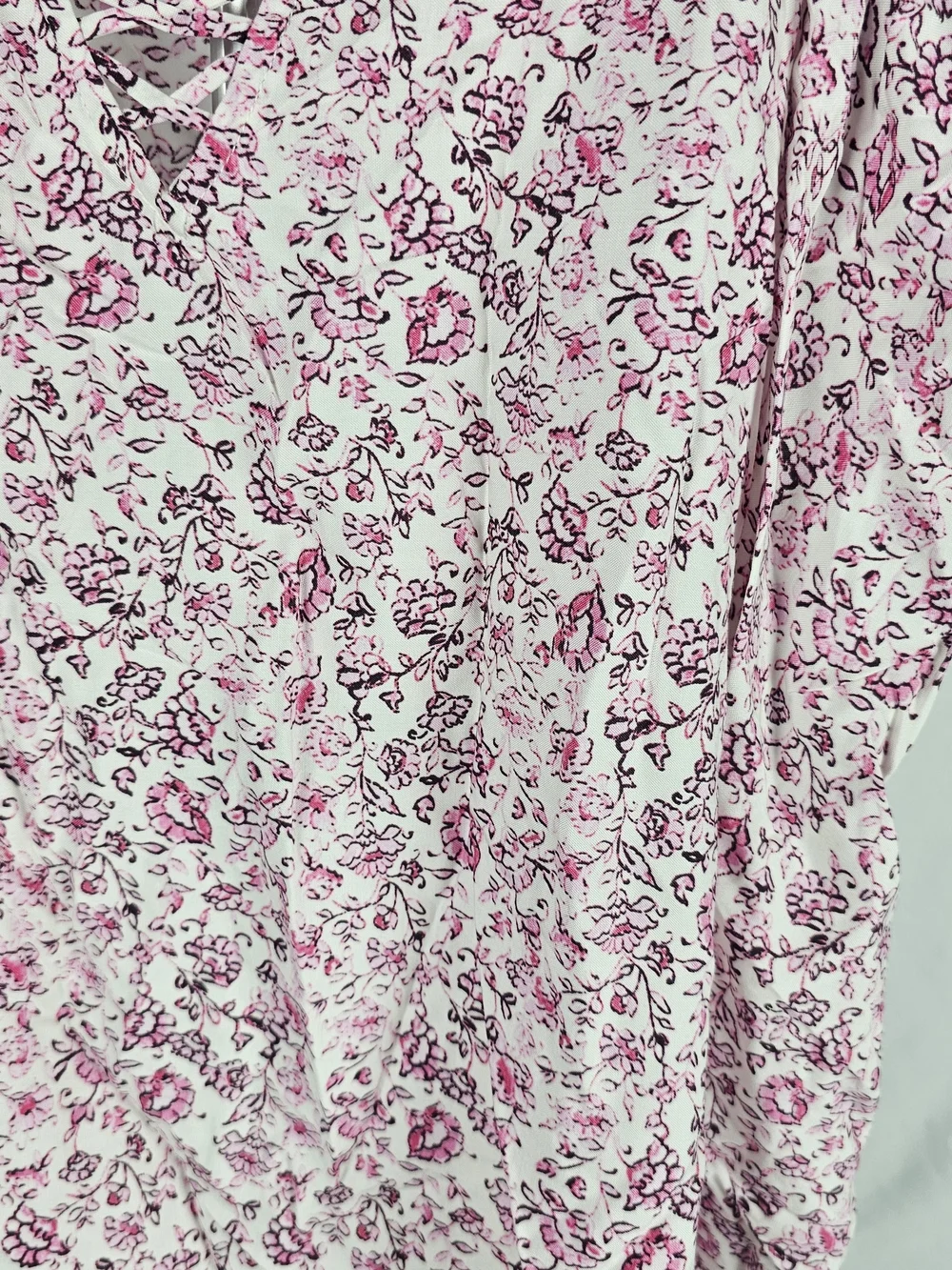 torrid White and Pink Floral Lace-Up Cami - Picture 2 of 5